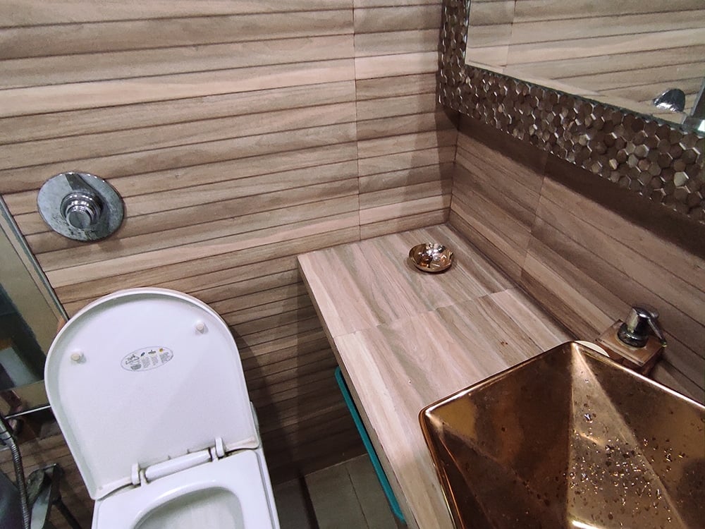 vastu crystal for bathroom toilet