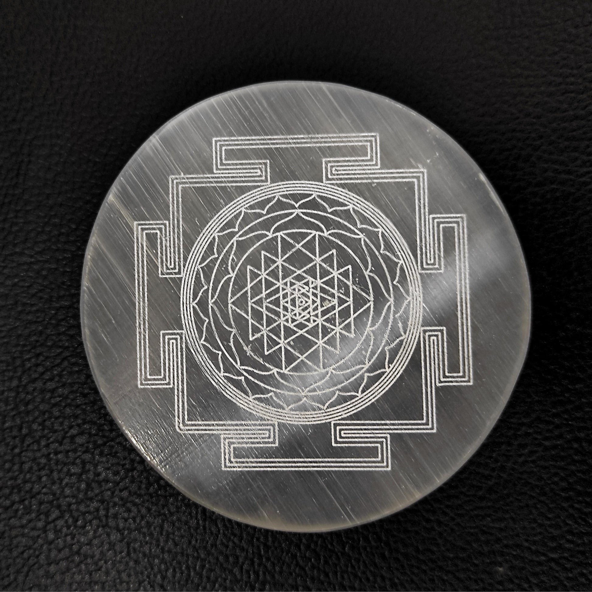 round-plate-sriyantra